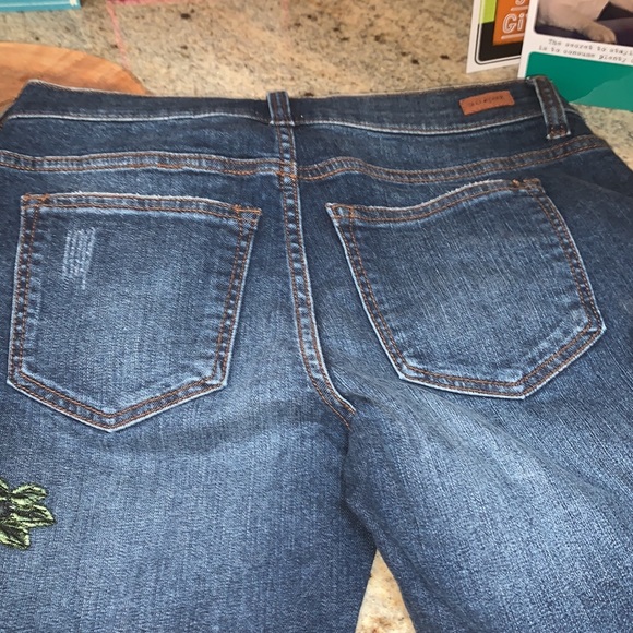 Sneak peek size 5 sexy boyfriend embroidered jeans - Picture 7 of 7